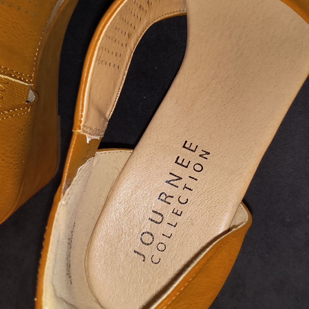 Journee Collection Aretha Brown D'Orsay Wedge Sandal Womens Size 9.5 - Picture 2 of 6